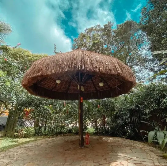 Cabana construída com piaçava natural sustentável na Bahia