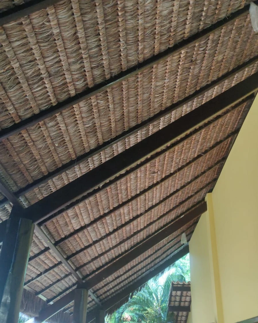 Forro com pente de piaçava natural para cobertura sustentável